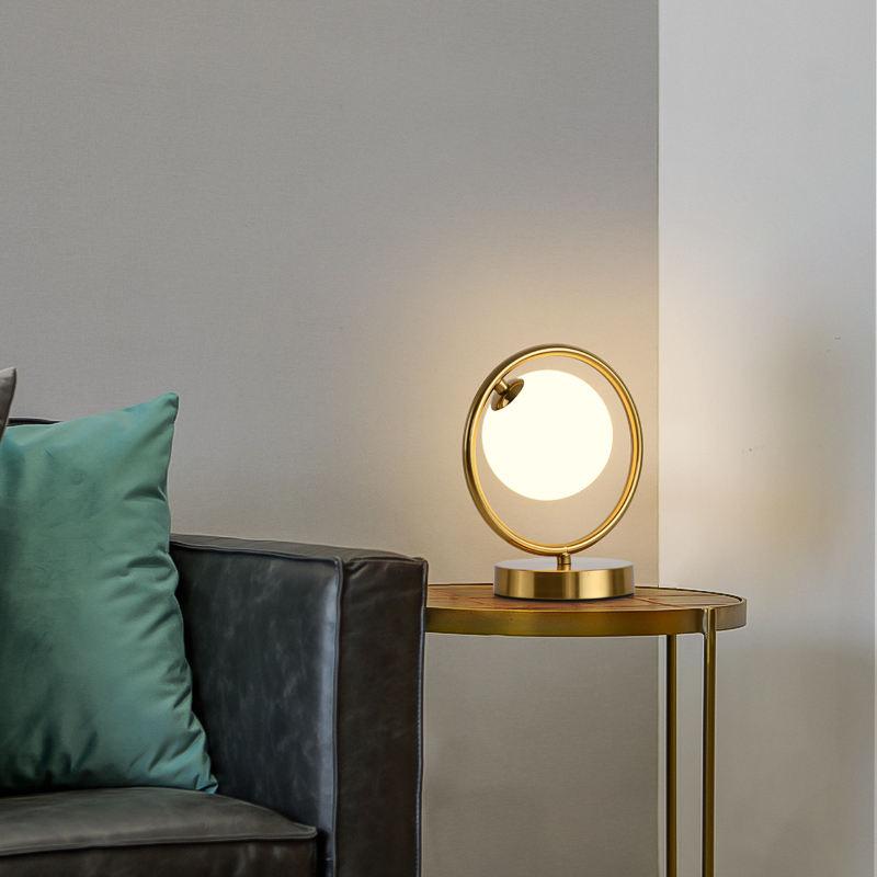 Lumière Créative : Lampe de Table Décorative à LED, Alliance de Style Moderne