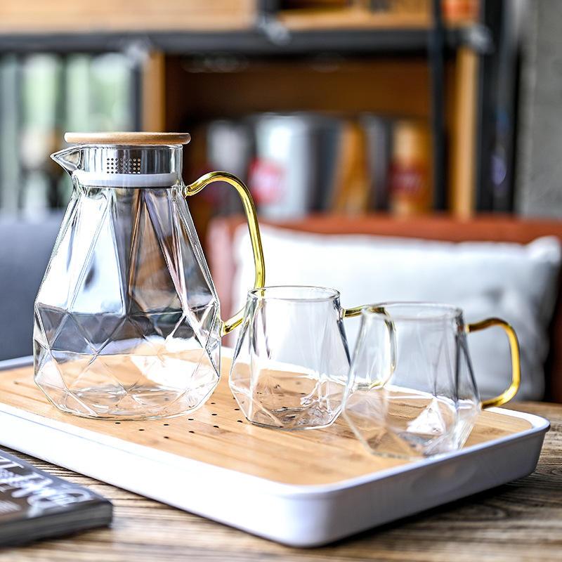 Ensemble Pichet en Verre Borosilicaté avec 4 Tasses Assorties : Élégance, Durabilité et Polyvalence Réunies