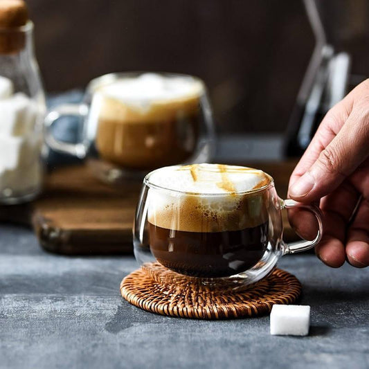 Café Élégant : Tasse  à Double Paroi, un Plaisir de Café Durable et Chic