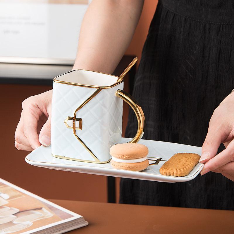 Mug en Céramique Écologique avec Poignée Dorée en Forme de Sac à Main