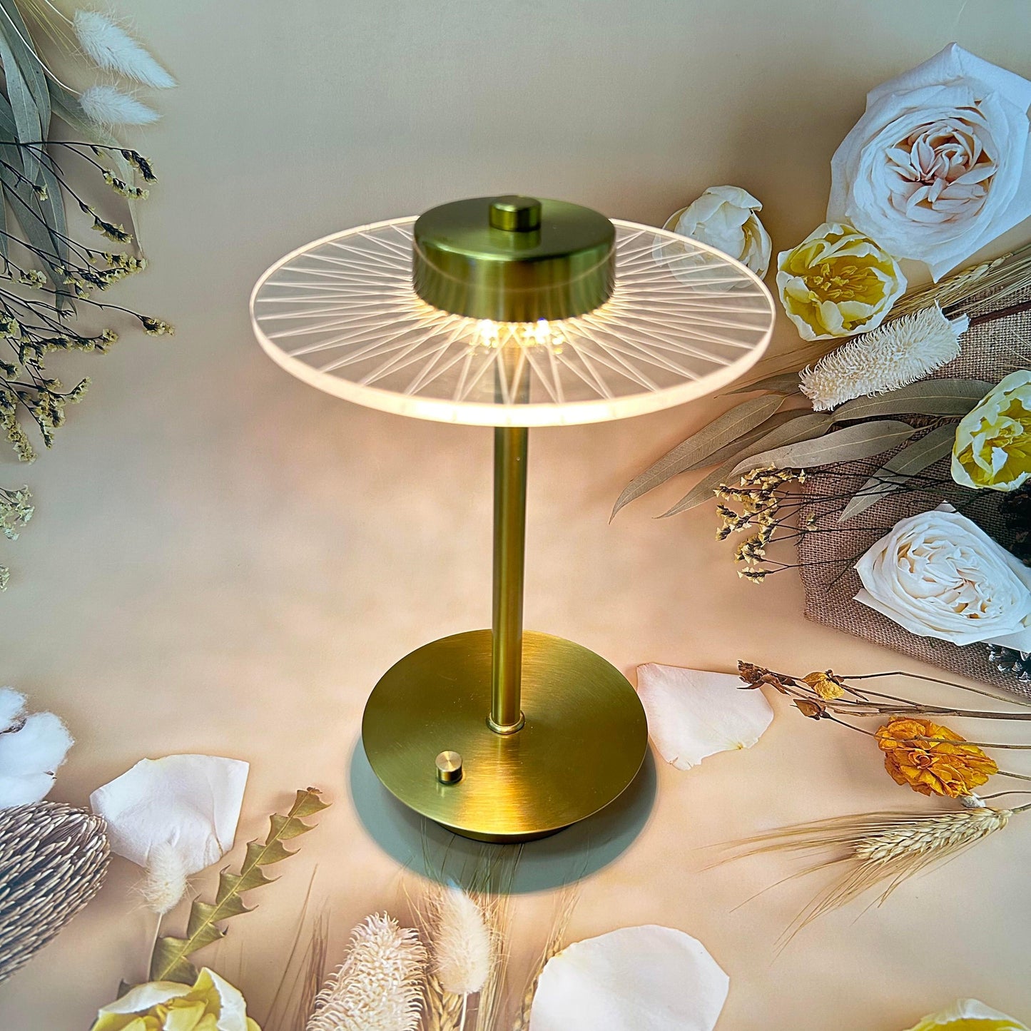 Lampe de Table en Cristal : Élégance Scintillante pour Illuminer votre Décor